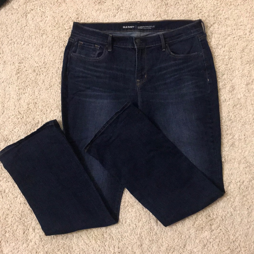 Mid-rise curvy jeans
